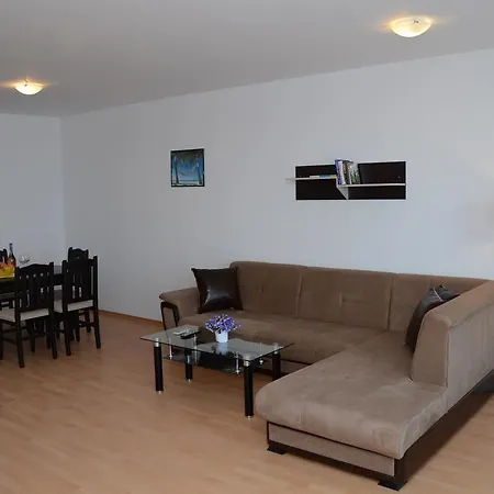 Oasis Laguna Apartment Ravda