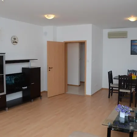 Oasis Laguna Apartment