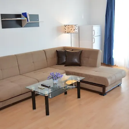 Oasis Laguna Apartment *